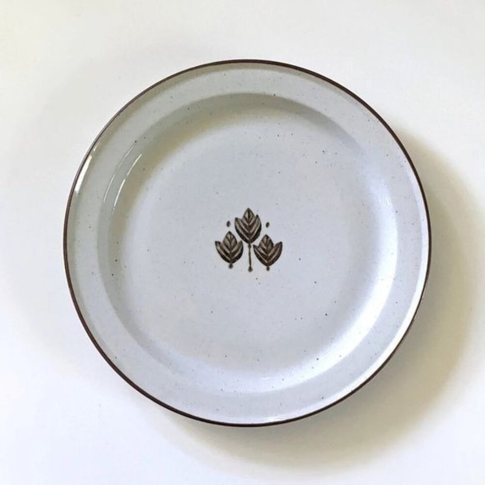 Ingrid Berkeley House Chop 1970s Stoneware Japan Plate With Brown Leaf Design